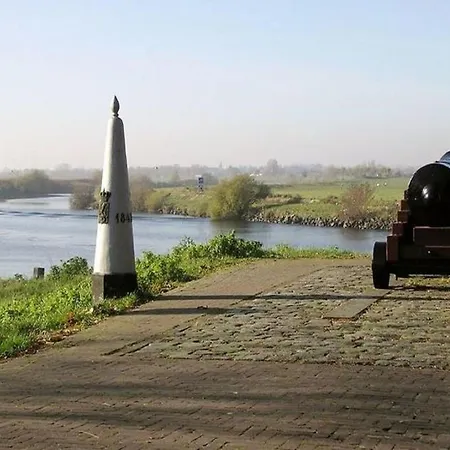 Near The Belgian Border 公寓